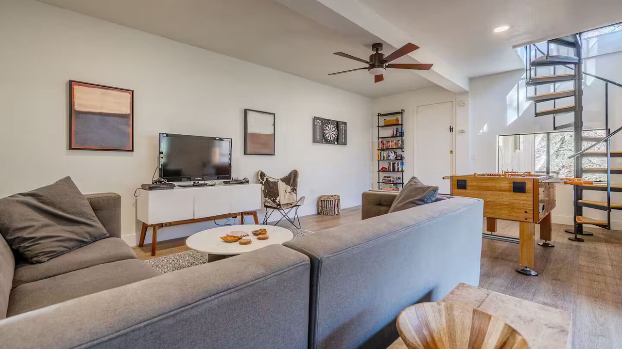 Photo of Livingroom in Camp Nelson