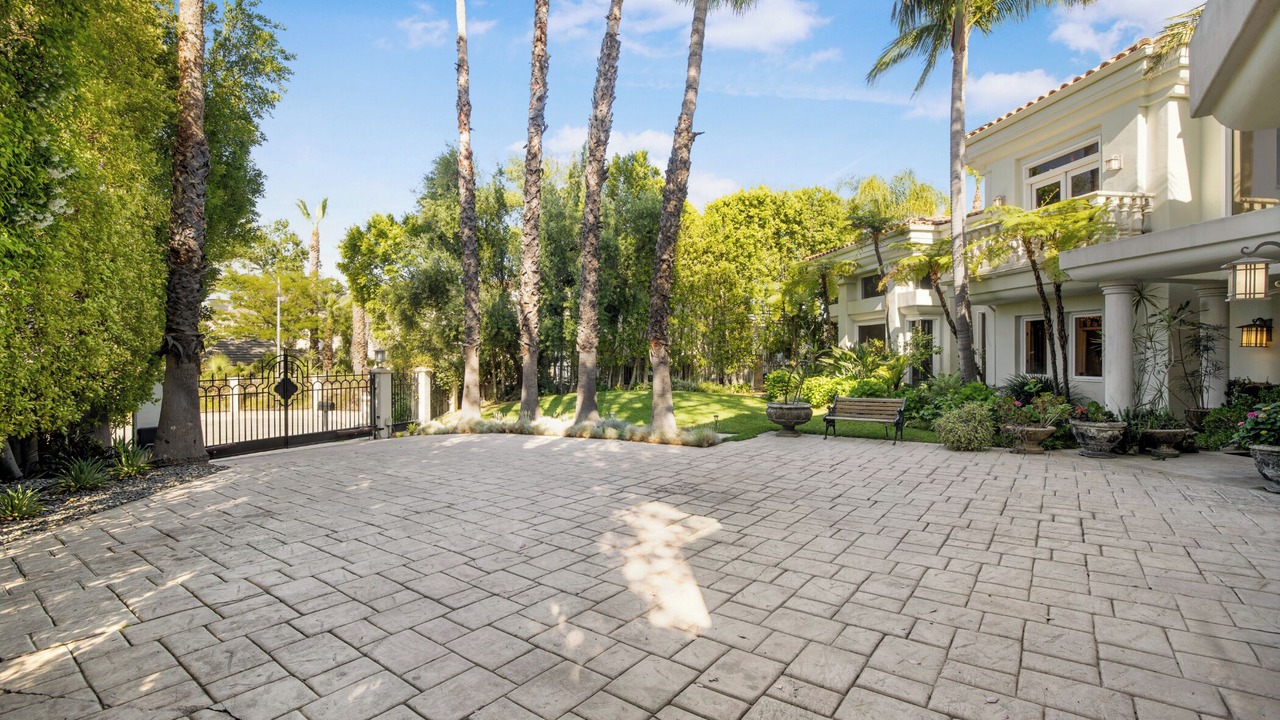 Photo of Outdoor in Tarzana