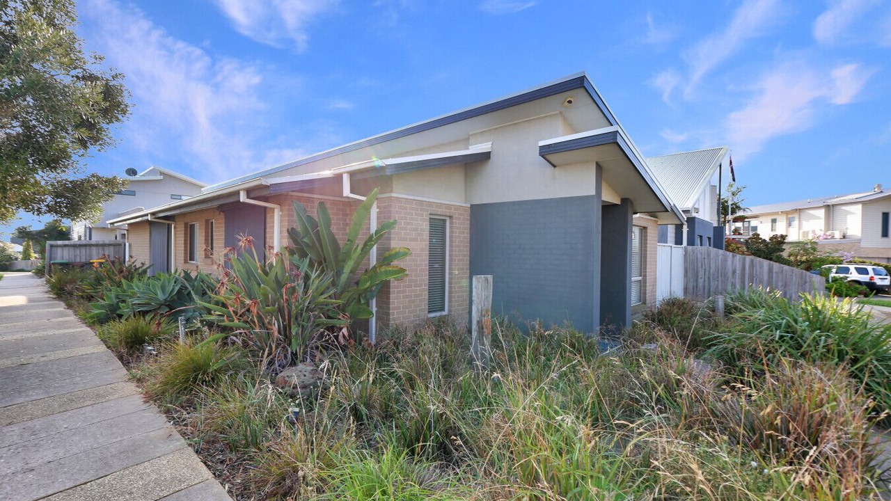 Photo of Outdoor in Indented Head