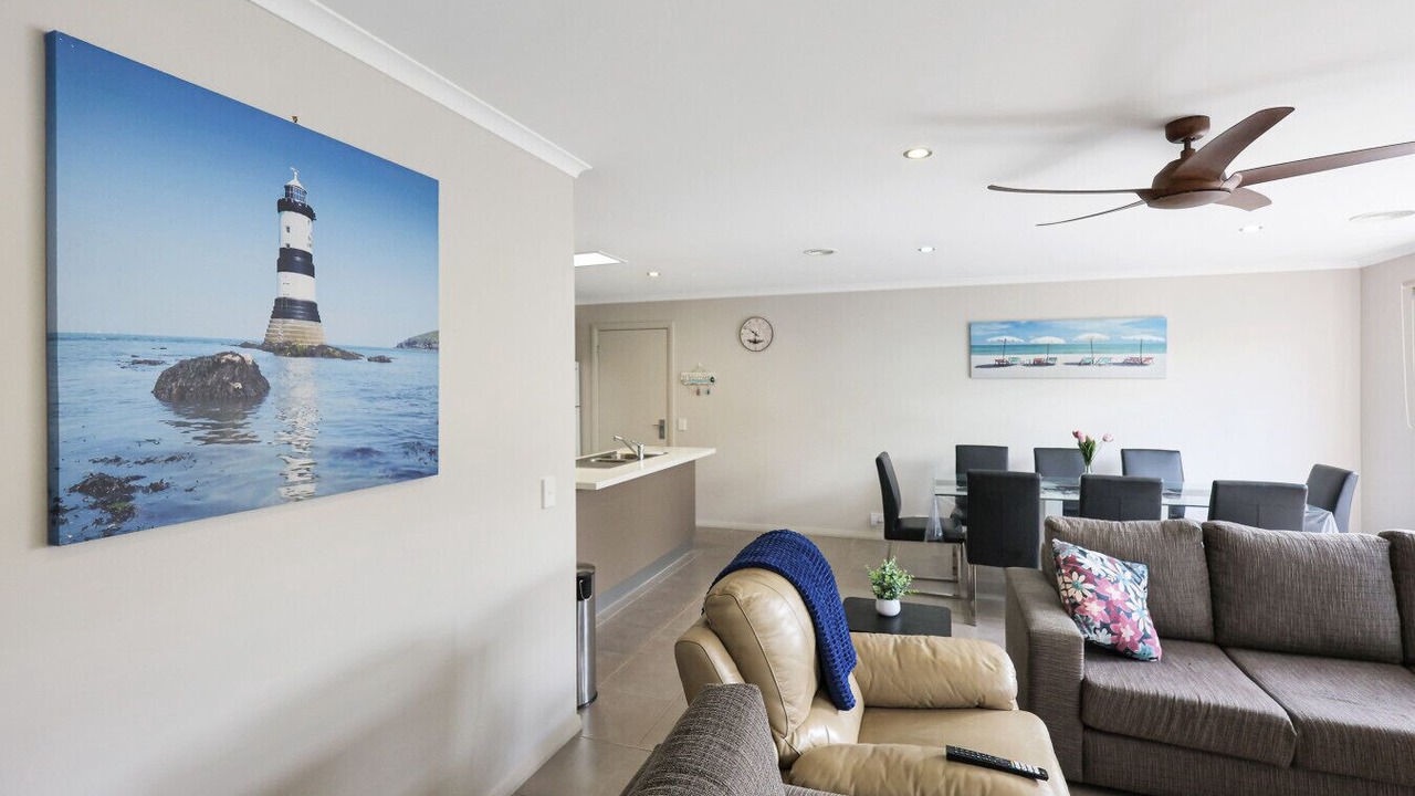 Photo of Livingroom in Indented Head