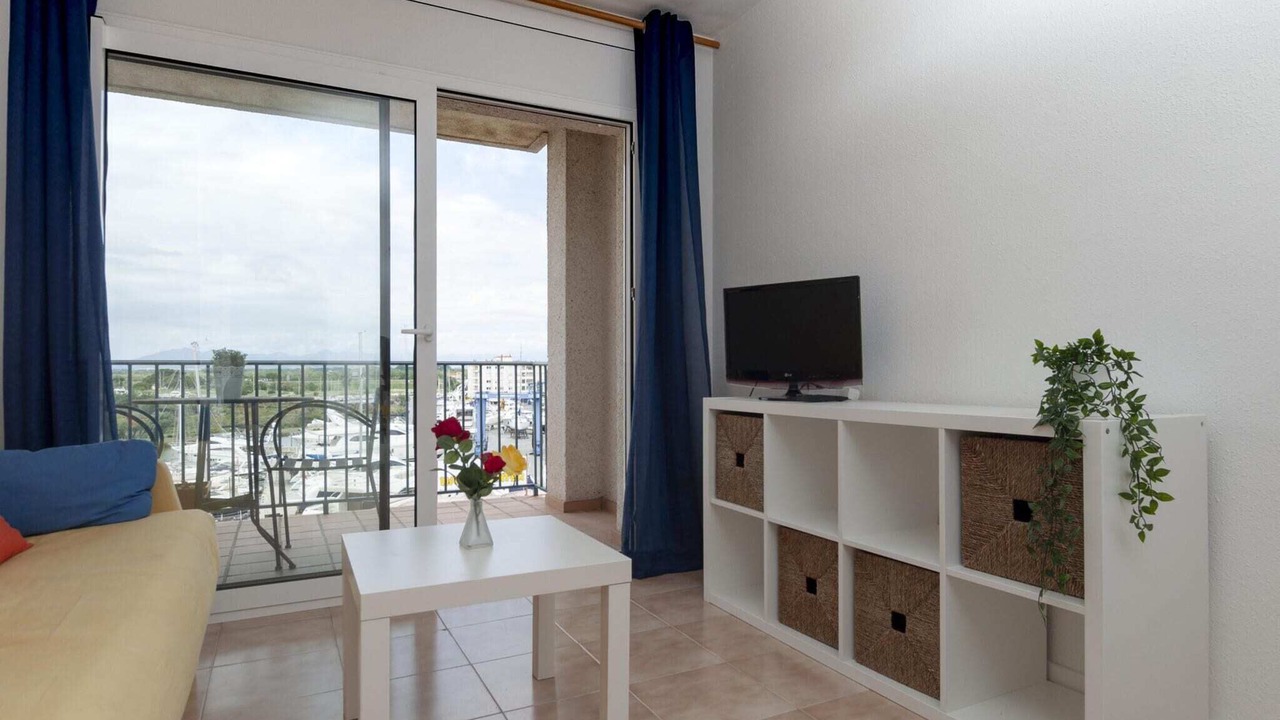 Photo of Livingroom in Roses Town Center
