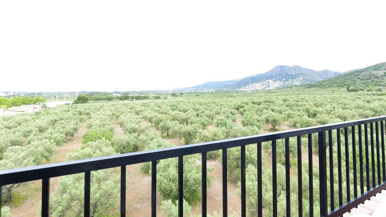 Photo of Patio Balcony in Roses Town Center
