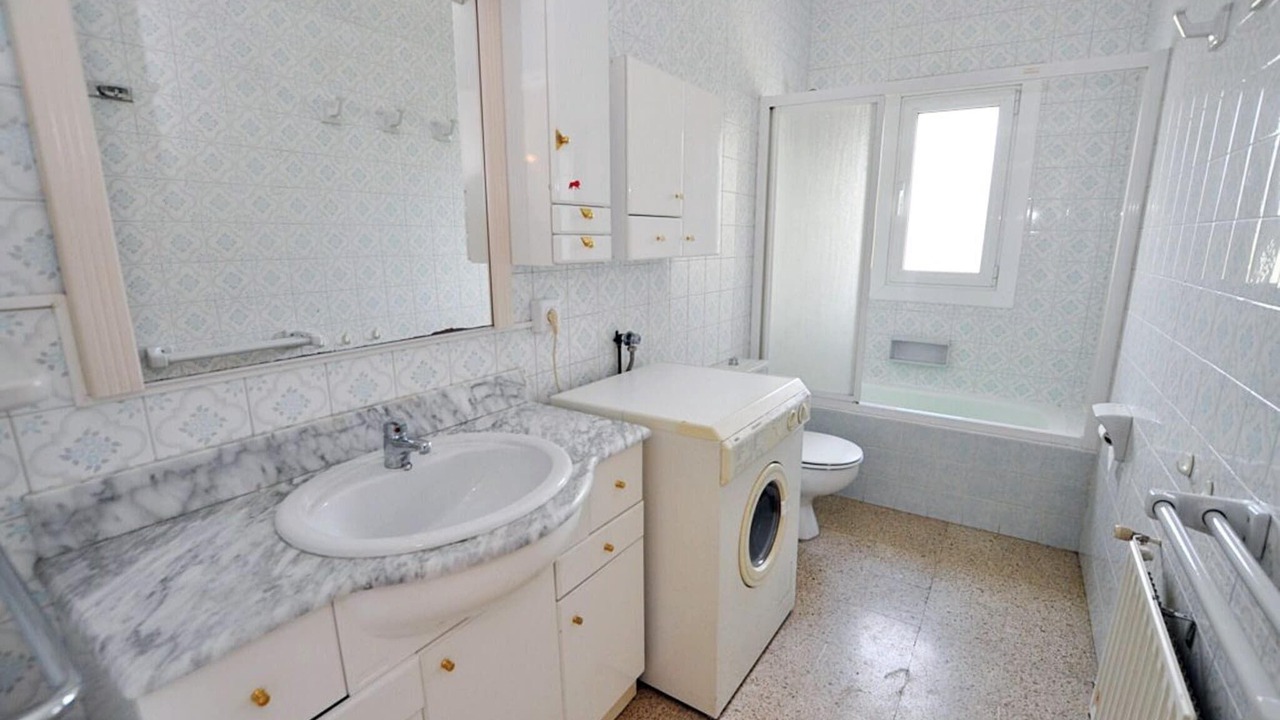 Photo of Bathroom in Roses Town Center