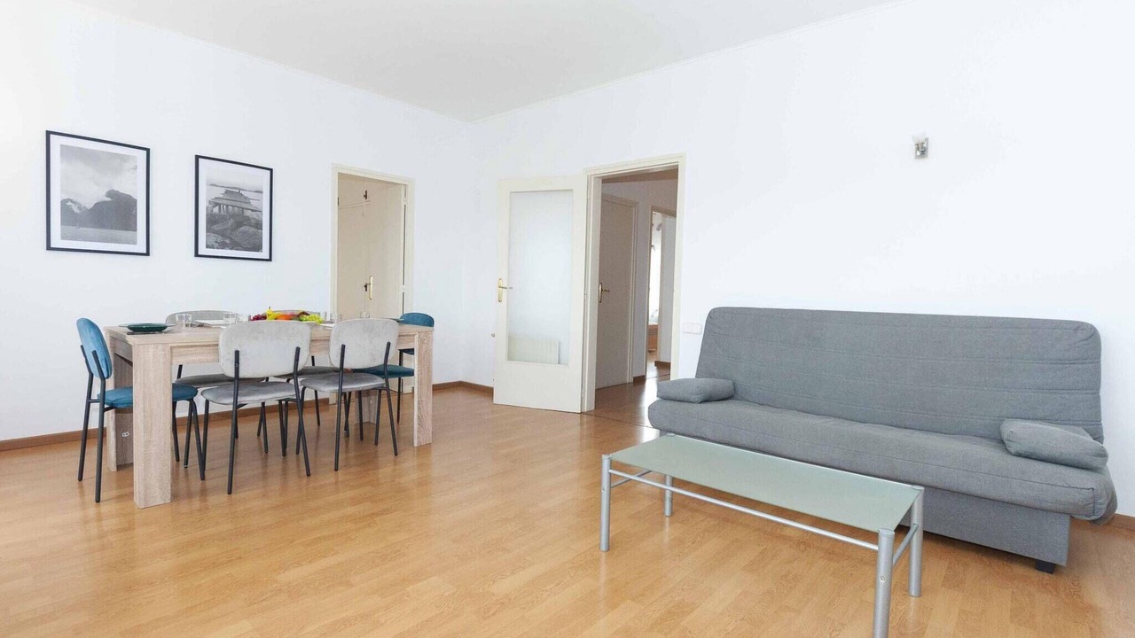 Photo of Livingroom in Roses Town Center