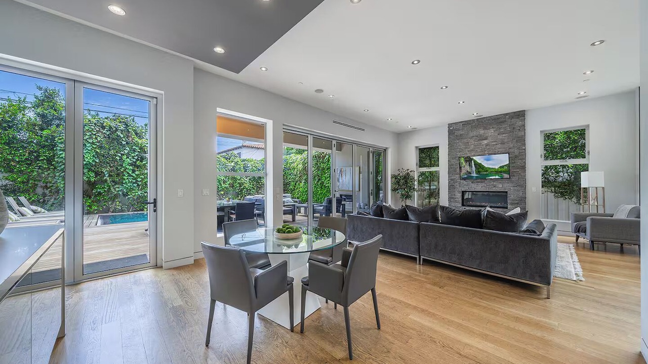 Photo of Livingroom in Beverly Grove