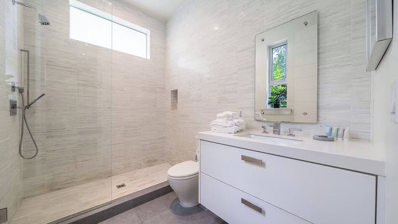 Photo of Bathroom in Beverly Grove