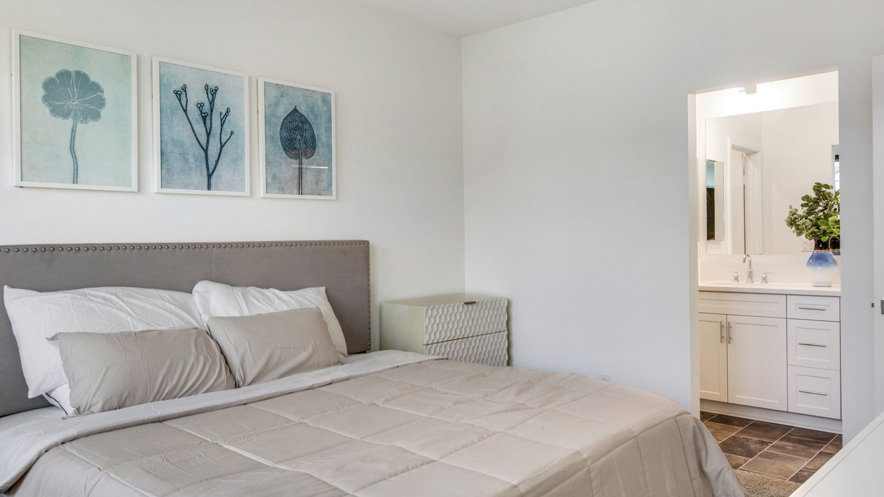 Photo of Bedroom in Lake Forest