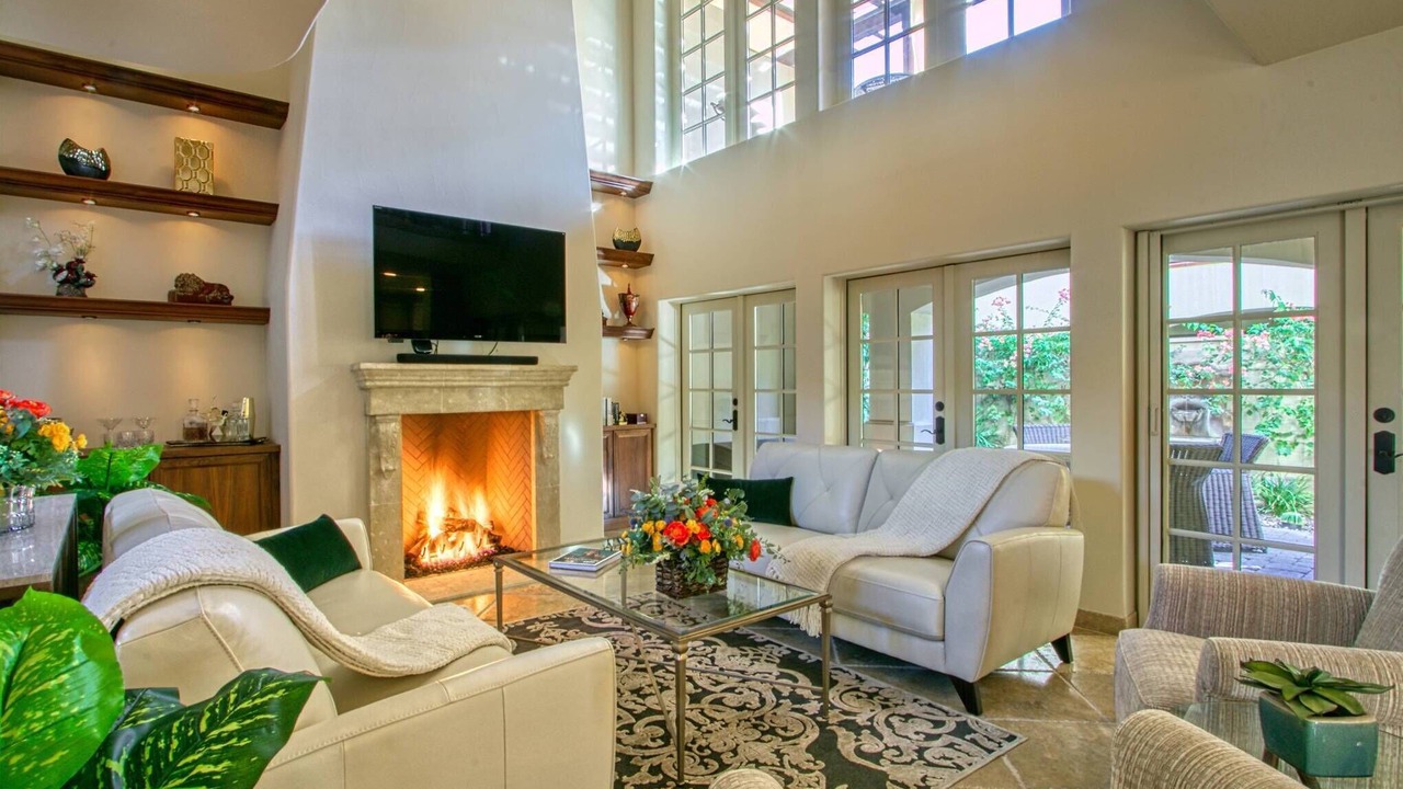Photo of Livingroom in Historic Tennis Club