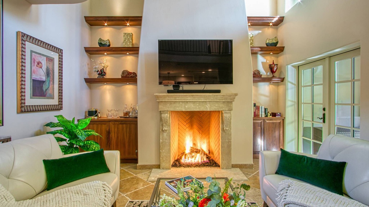 Photo of Livingroom in Historic Tennis Club
