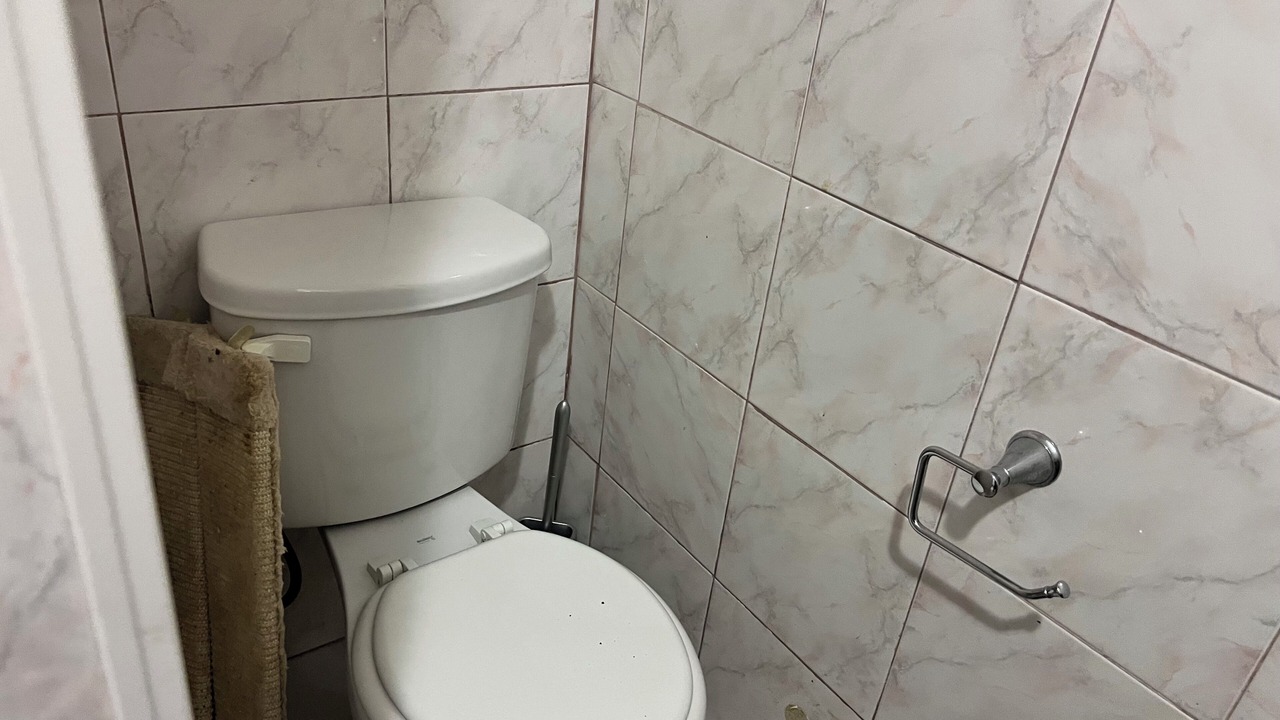 Photo of Bathroom in Lakeland Village