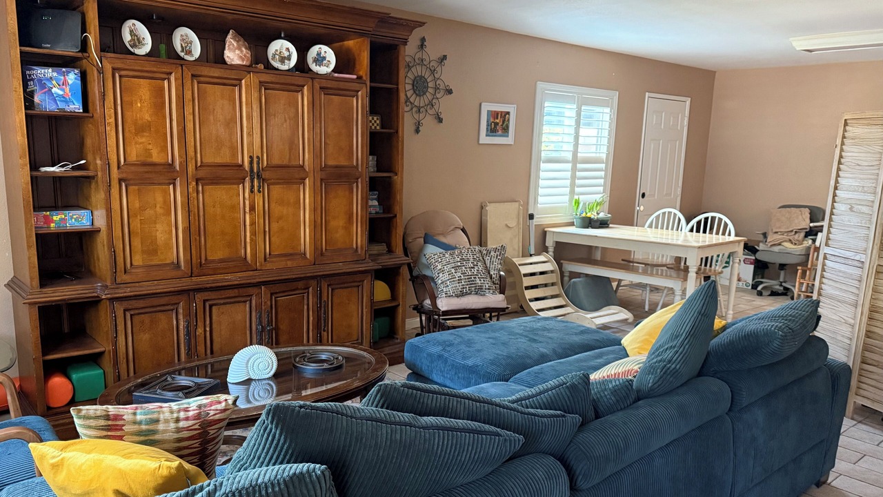 Photo of Livingroom in Lakeland Village