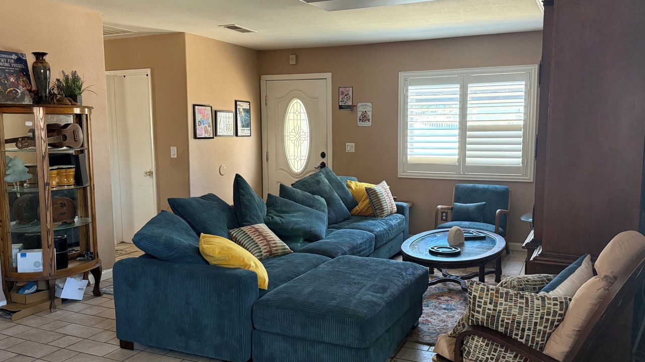 Photo of Livingroom in Lakeland Village