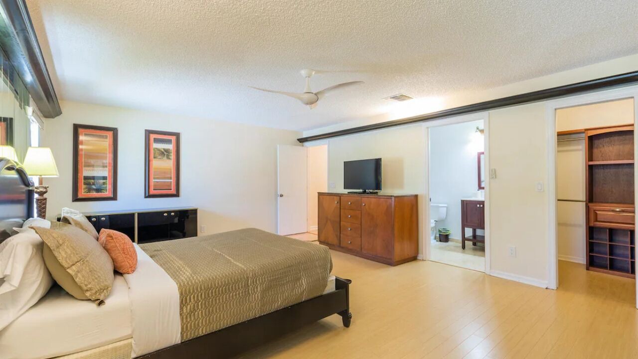 Photo of Bedroom in Lauderhill