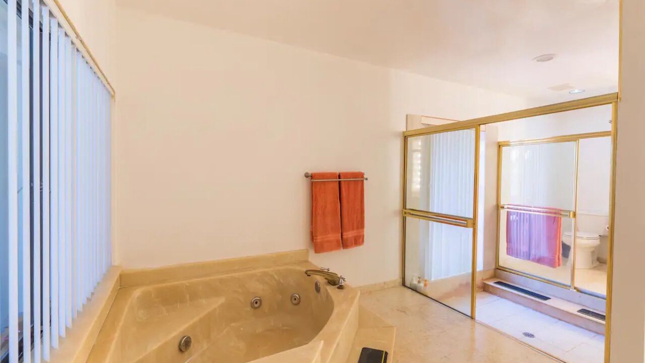 Photo of Bathroom in Lauderhill