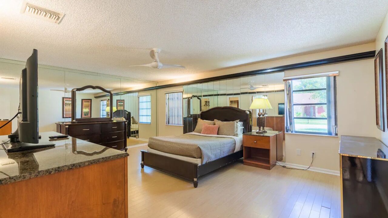 Photo of Bedroom in Lauderhill