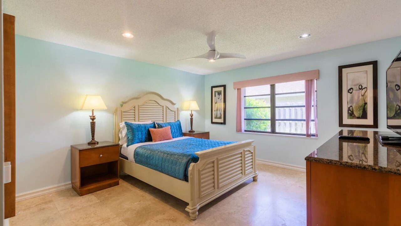 Photo of Bedroom in Lauderhill