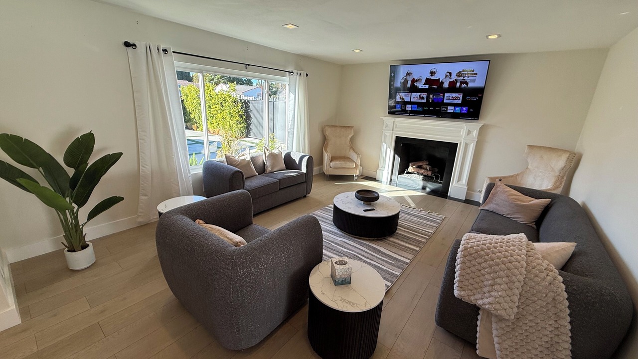 Photo of Livingroom in Reseda