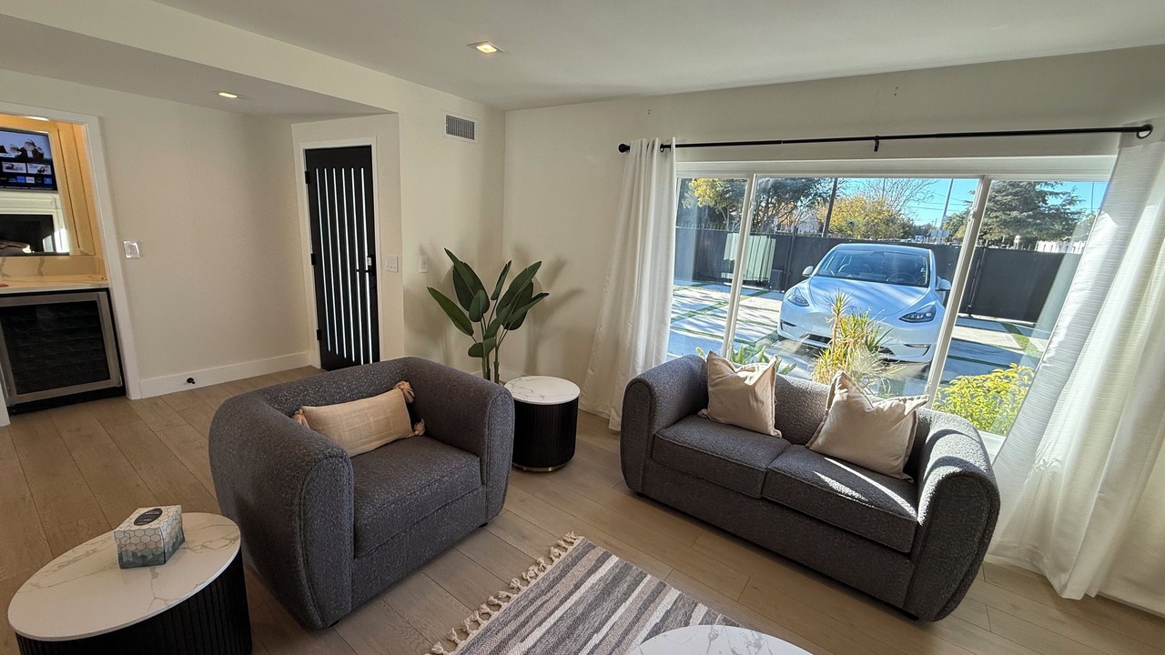 Photo of Livingroom in Reseda