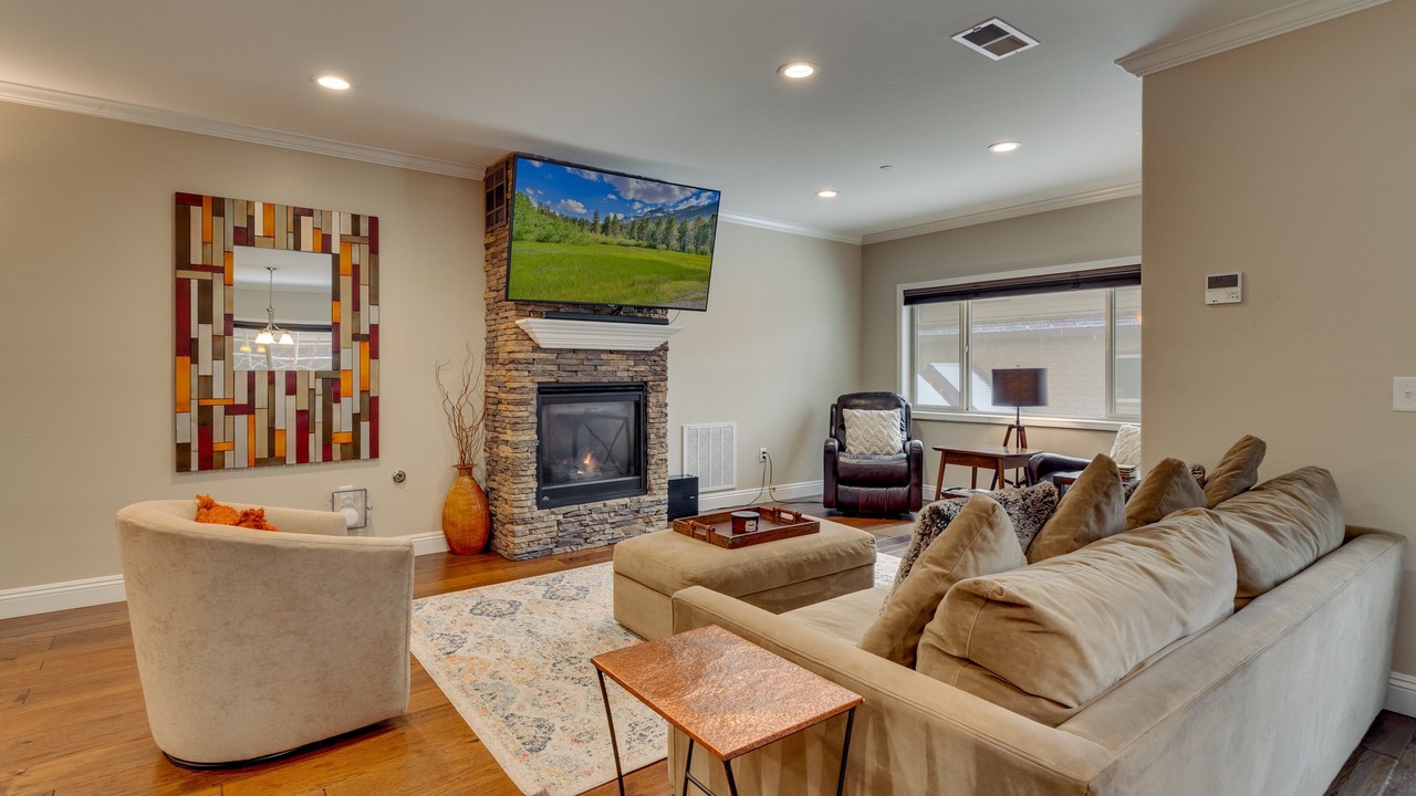 Photo of Livingroom in Lakeside Park