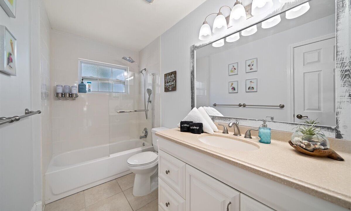 Photo of Bathroom in Cocoa Isles
