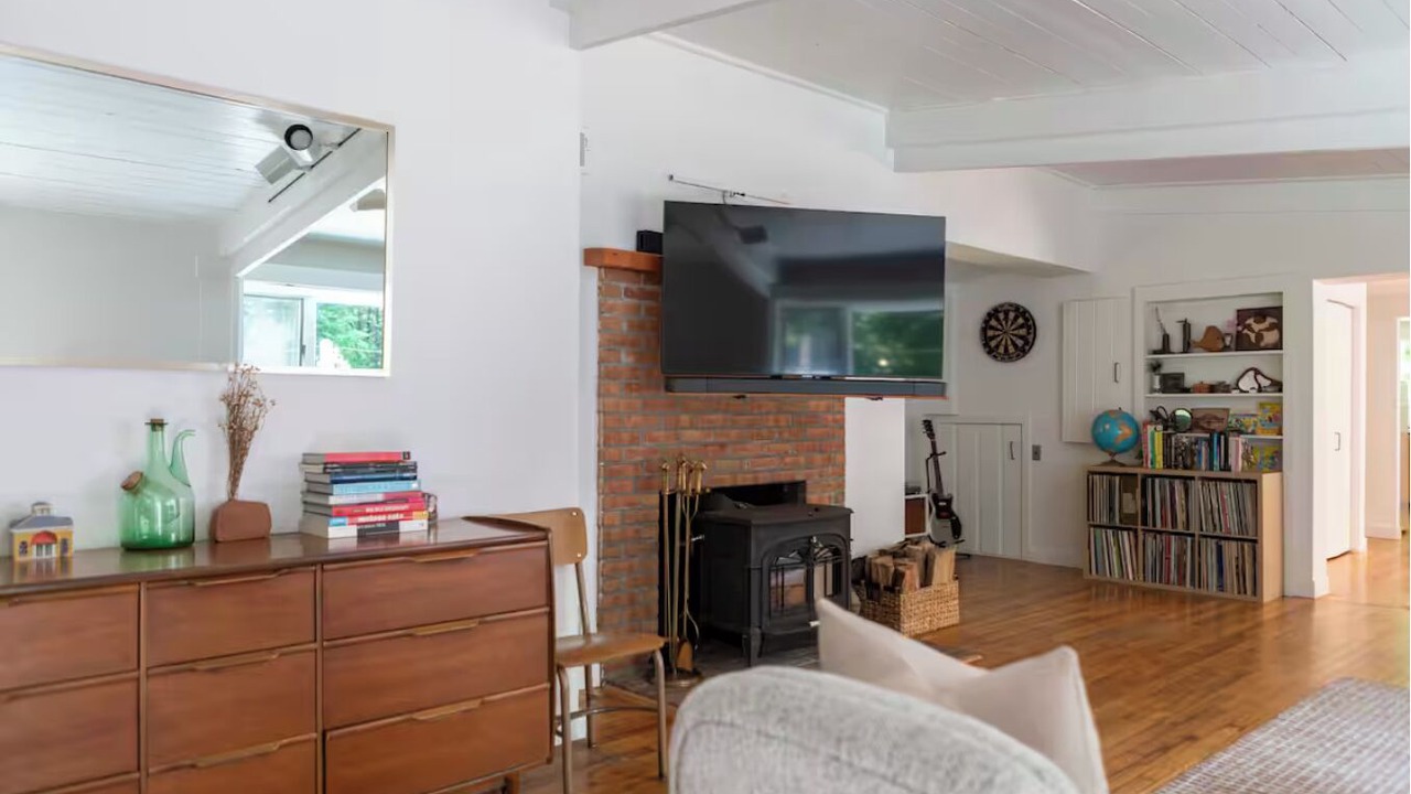 Photo of Livingroom in Cornwall Bridge