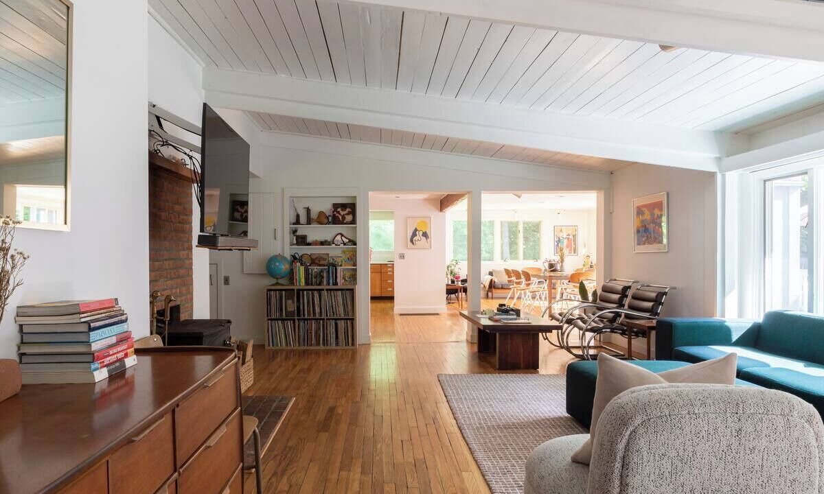Photo of Livingroom in Cornwall Bridge