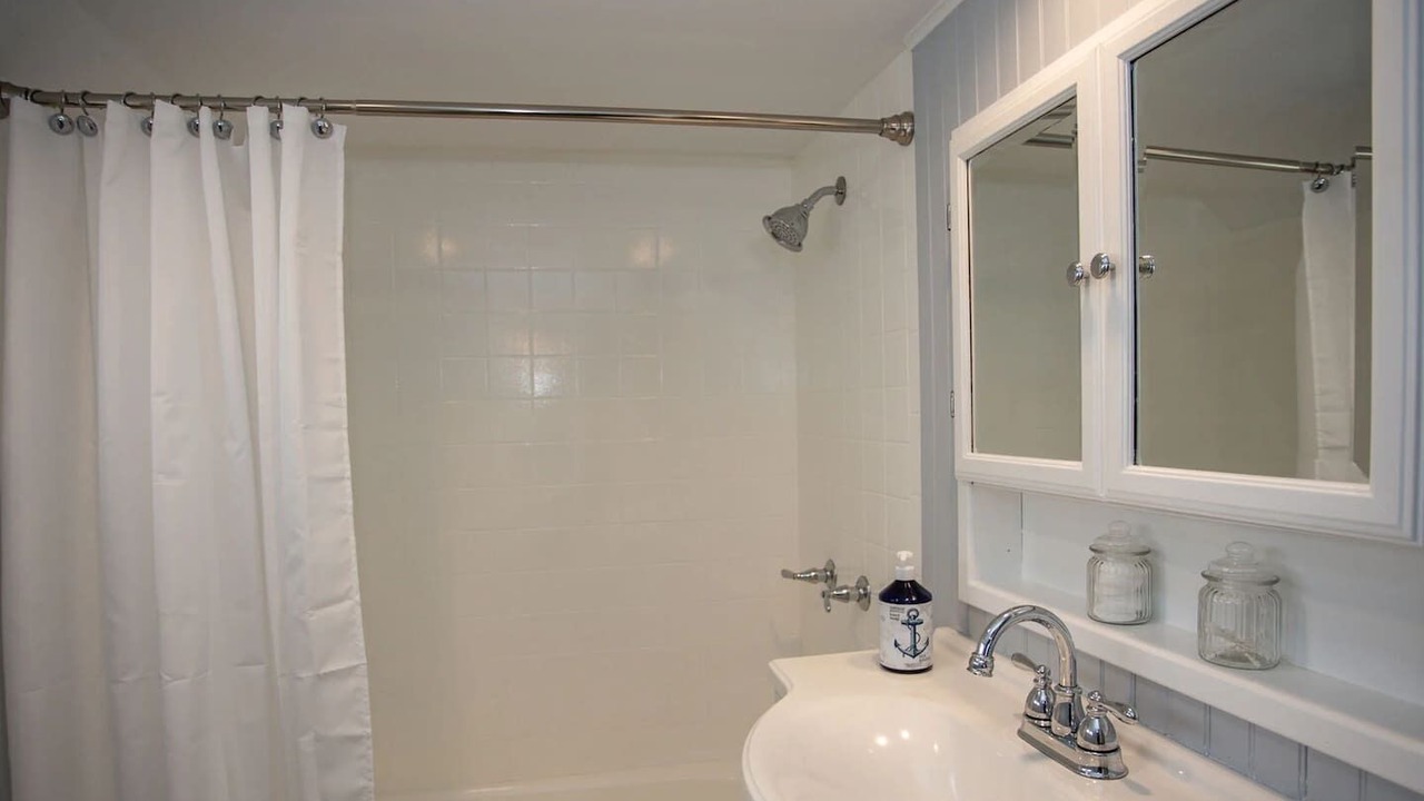 Photo of Bathroom in Sennett