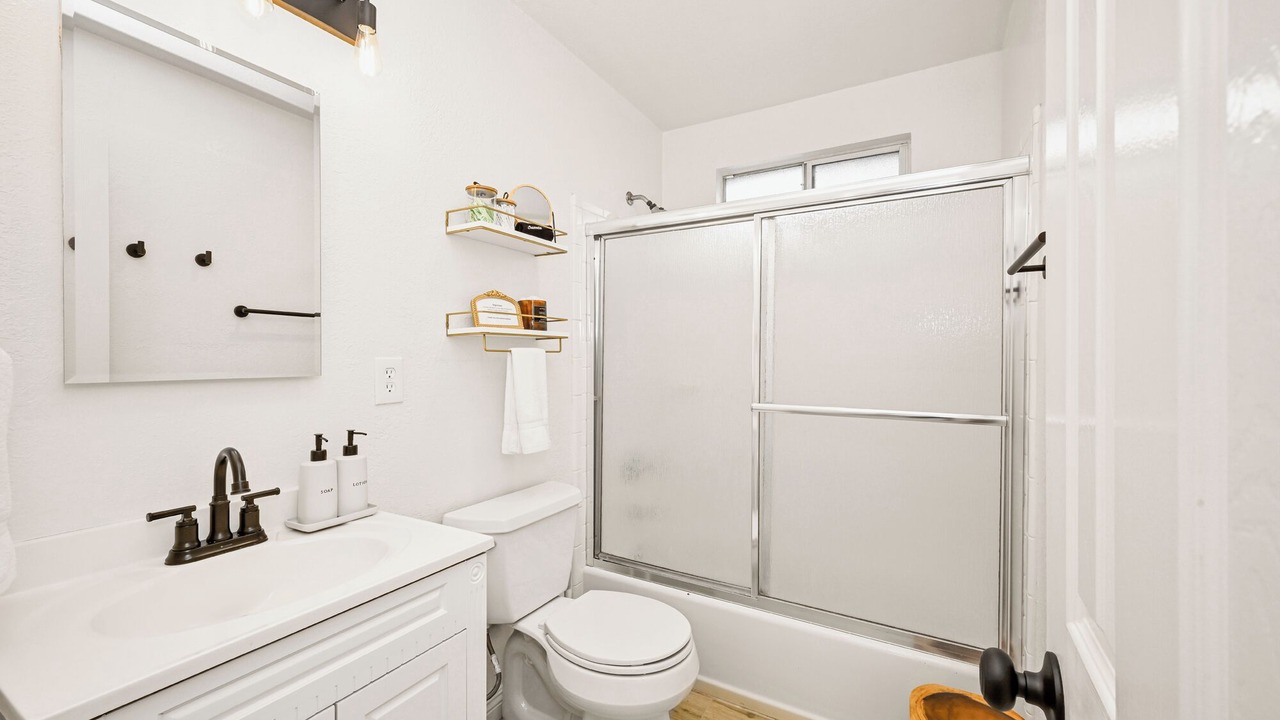 Photo of Bathroom in East Side Costa Mesa