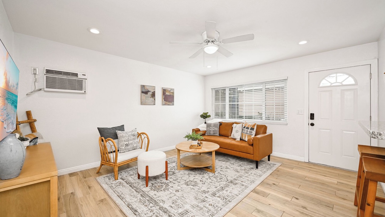 Photo of Livingroom in East Side Costa Mesa