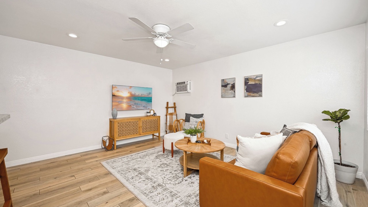 Photo of Livingroom in East Side Costa Mesa