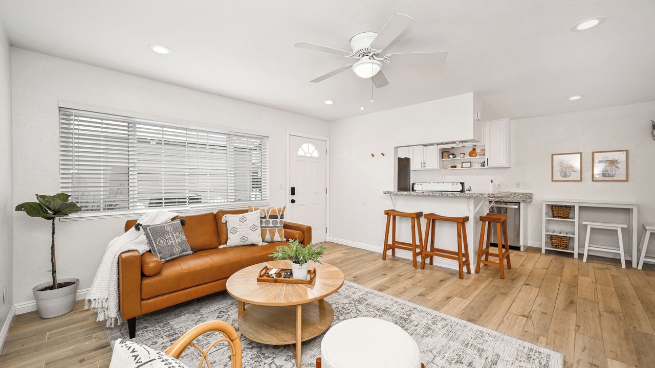 Photo of Livingroom in East Side Costa Mesa