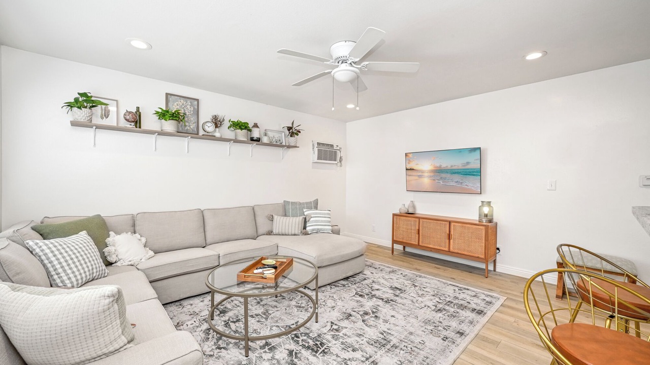 Photo of Livingroom in East Side Costa Mesa
