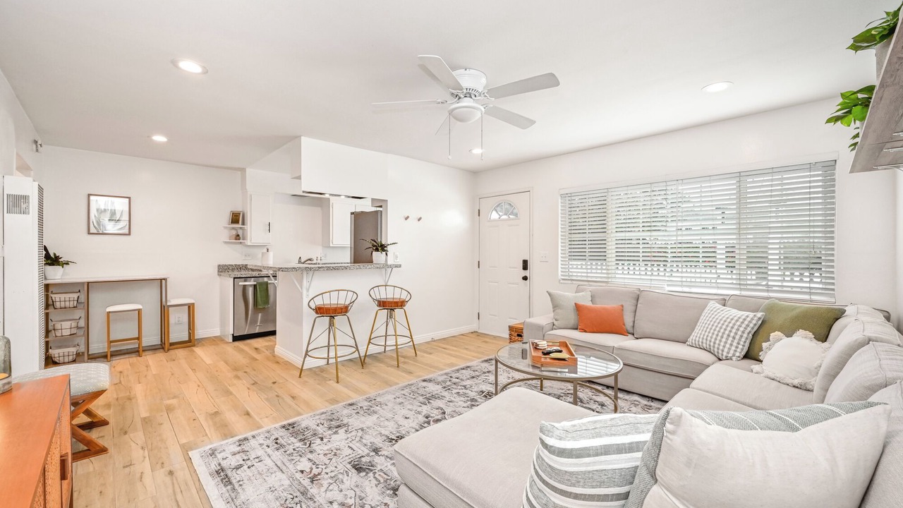 Photo of Livingroom in East Side Costa Mesa