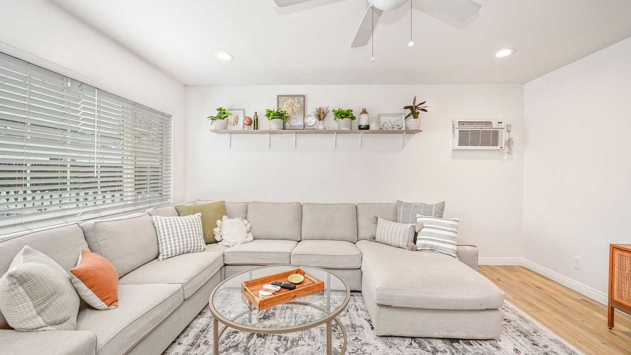 Photo of Livingroom in East Side Costa Mesa