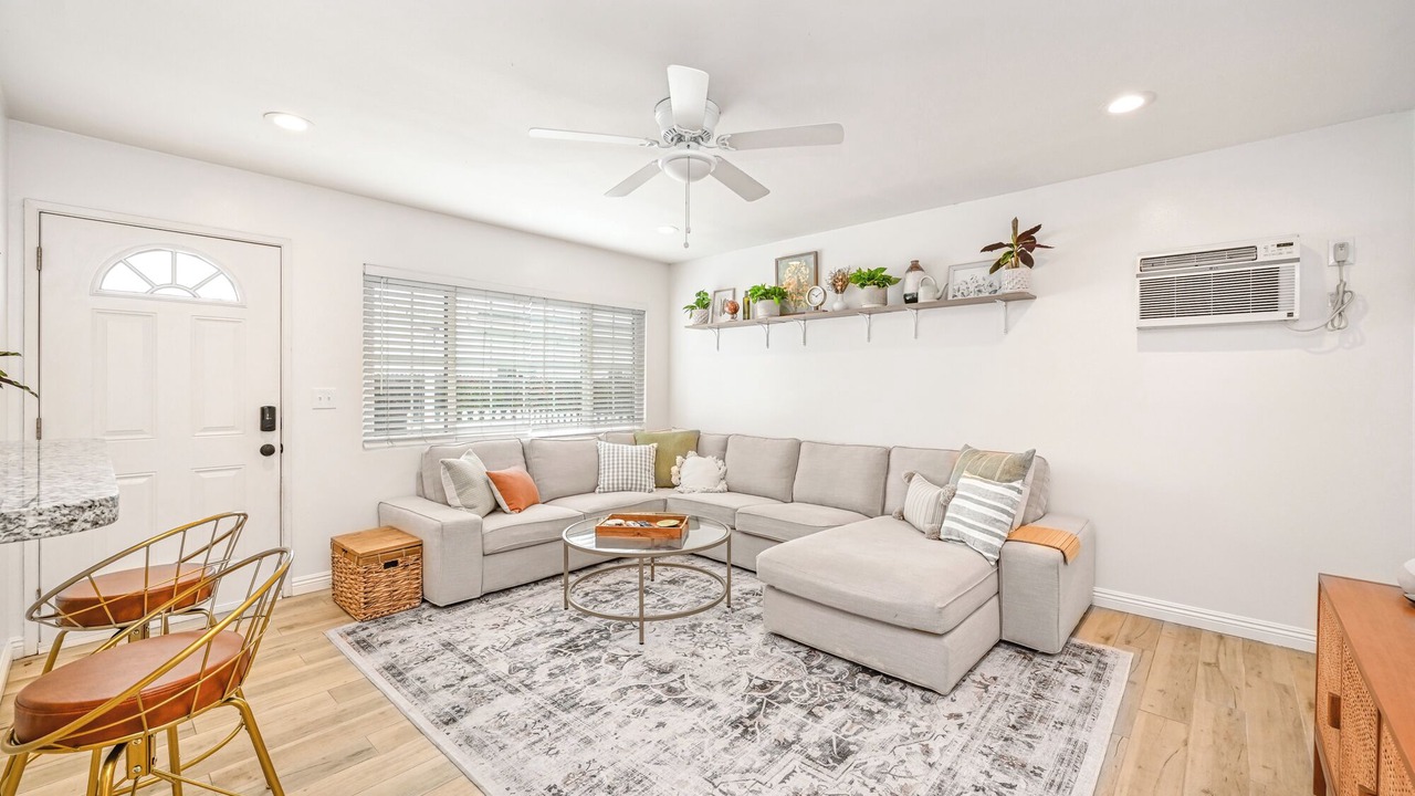 Photo of Livingroom in East Side Costa Mesa