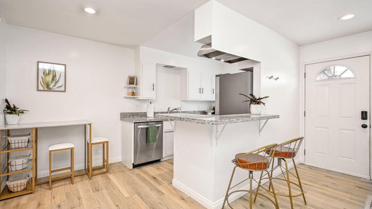 Photo of Kitchen in East Side Costa Mesa