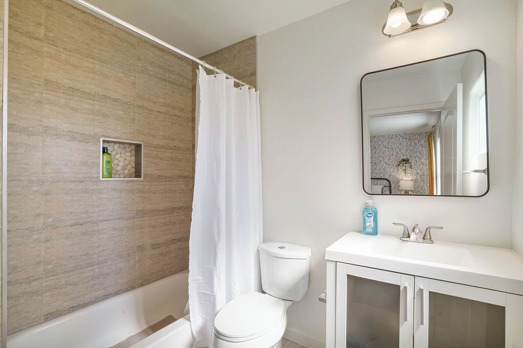 Photo of Bathroom in Los Angeles