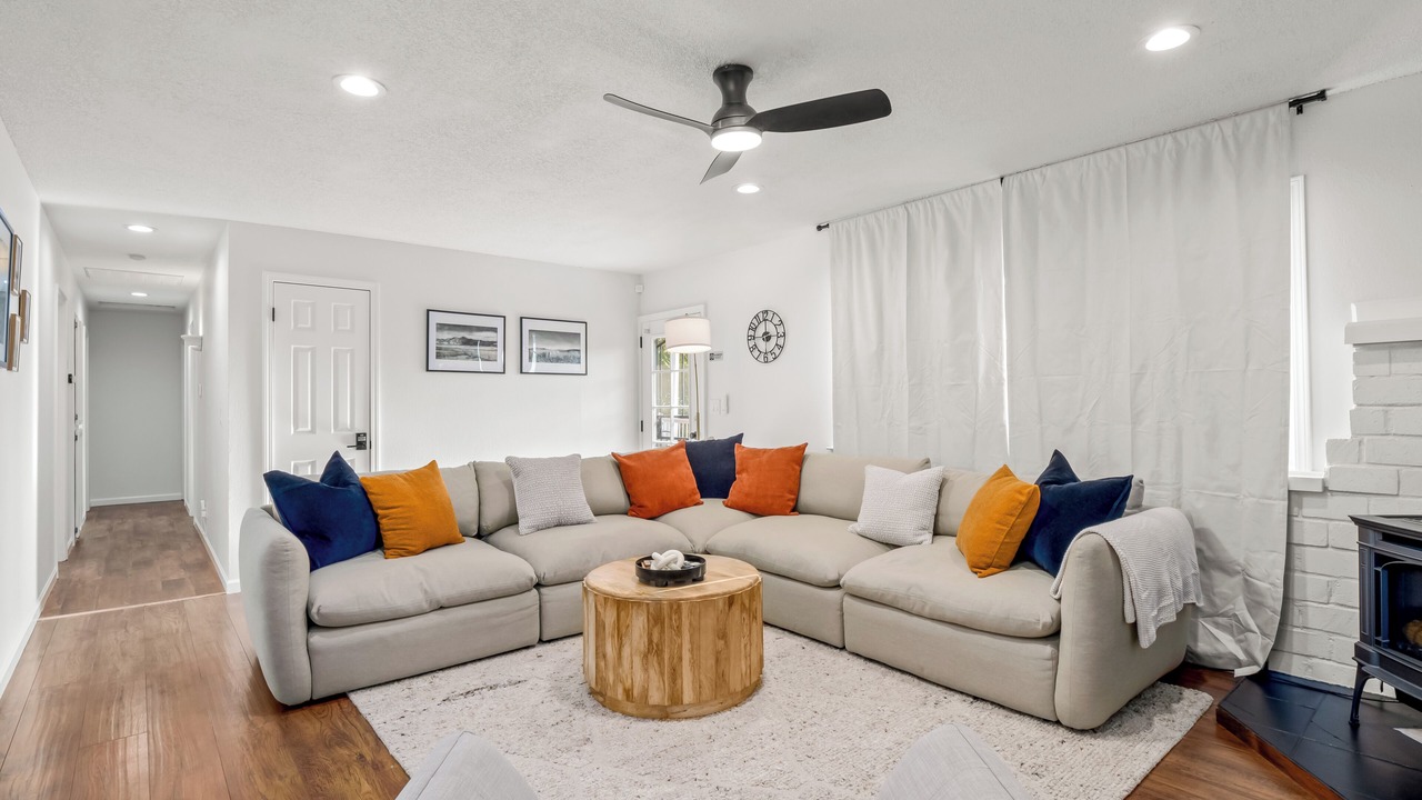 Photo of Livingroom in Yosemite Forks