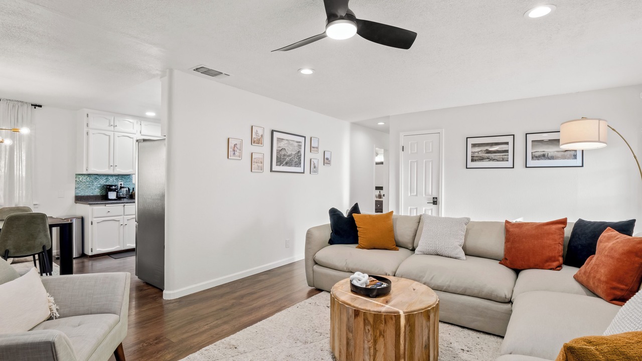 Photo of Livingroom in Yosemite Forks
