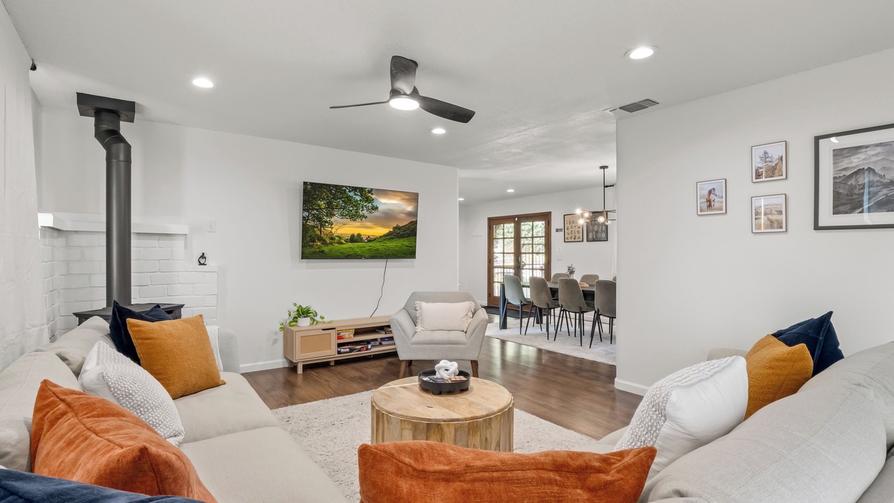 Photo of Livingroom in Yosemite Forks