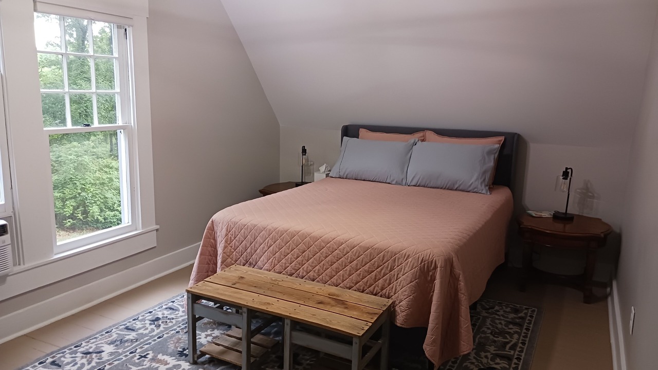 Photo of Bedroom in Talladega