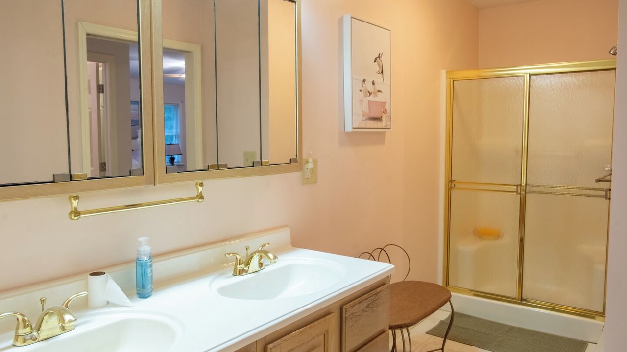 Photo of Bathroom in Newburgh