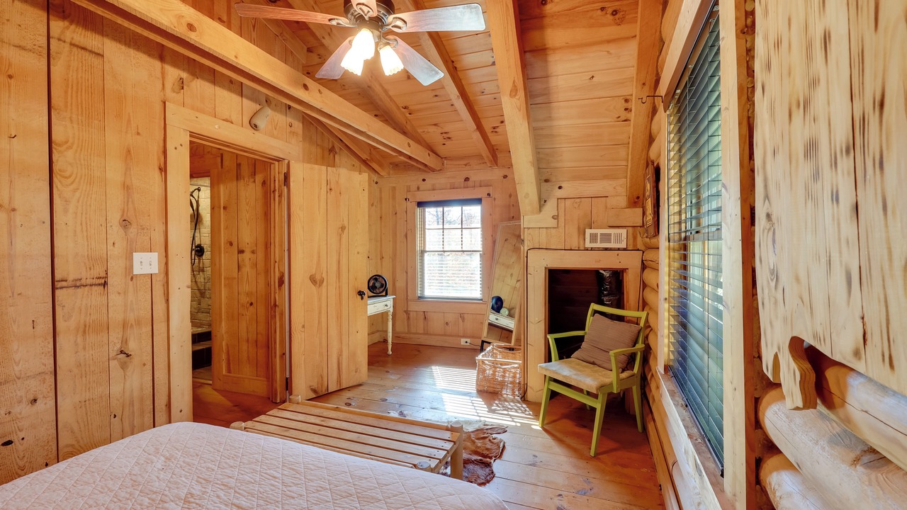 Photo of Bedroom in Hueytown