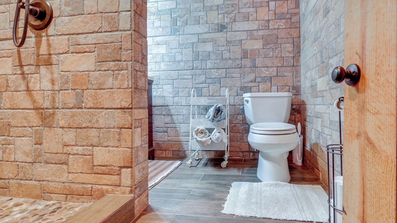 Photo of Bathroom in Hueytown