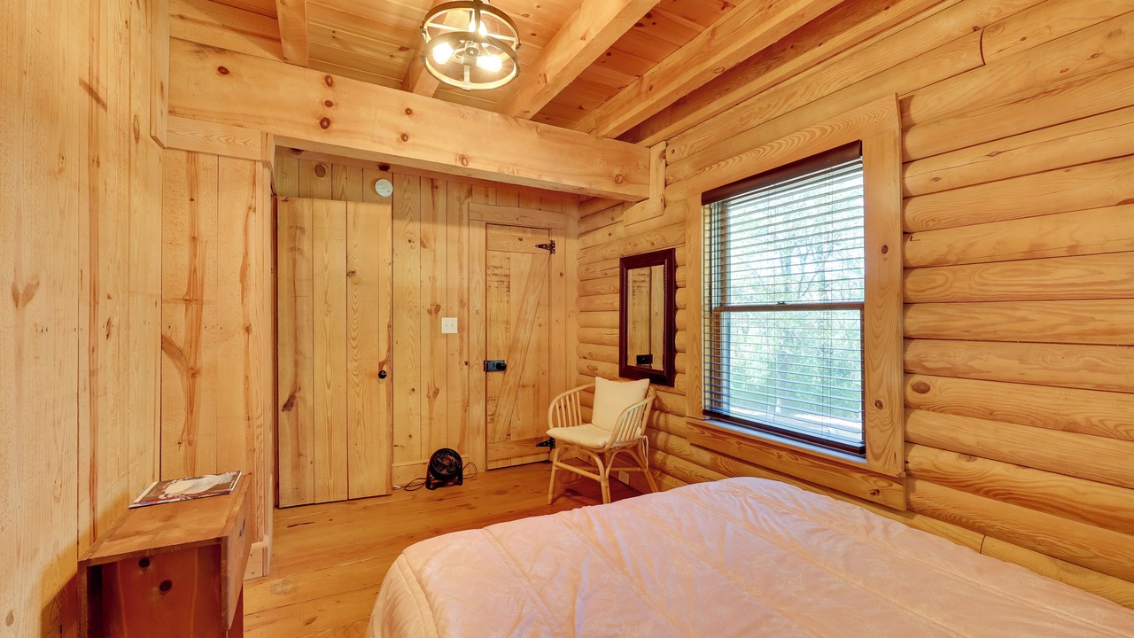 Photo of Bedroom in Hueytown