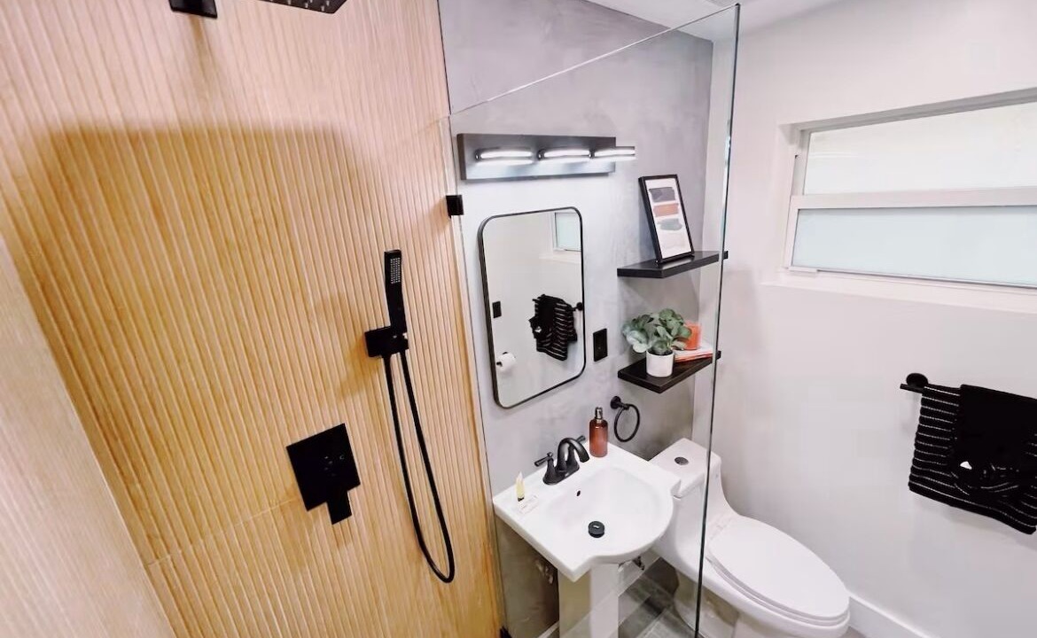 Photo of Bathroom in Lake Ridge
