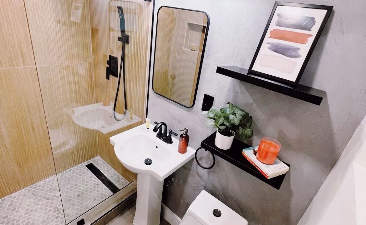 Photo of Bathroom in Lake Ridge