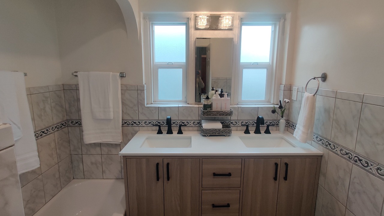 Photo of Bathroom in Los Angeles