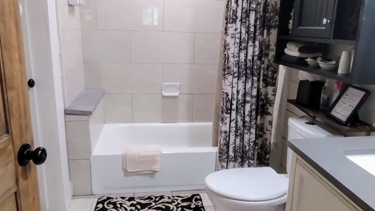 Photo of Bathroom in Gallant