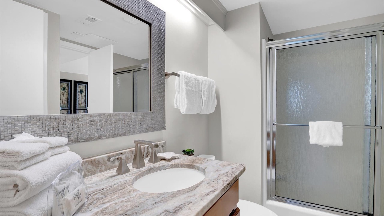 Photo of Bathroom in Orange Beach East